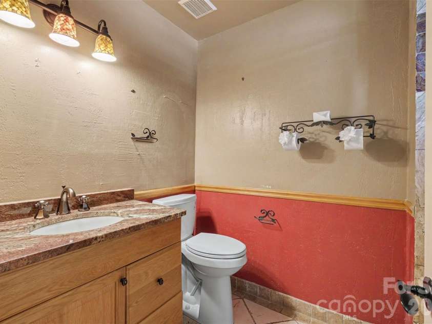 9330 Oren Thompson Road, Charlotte, NC 28213.  MLS# CAR4395111, YatesRealty ID 32902. 