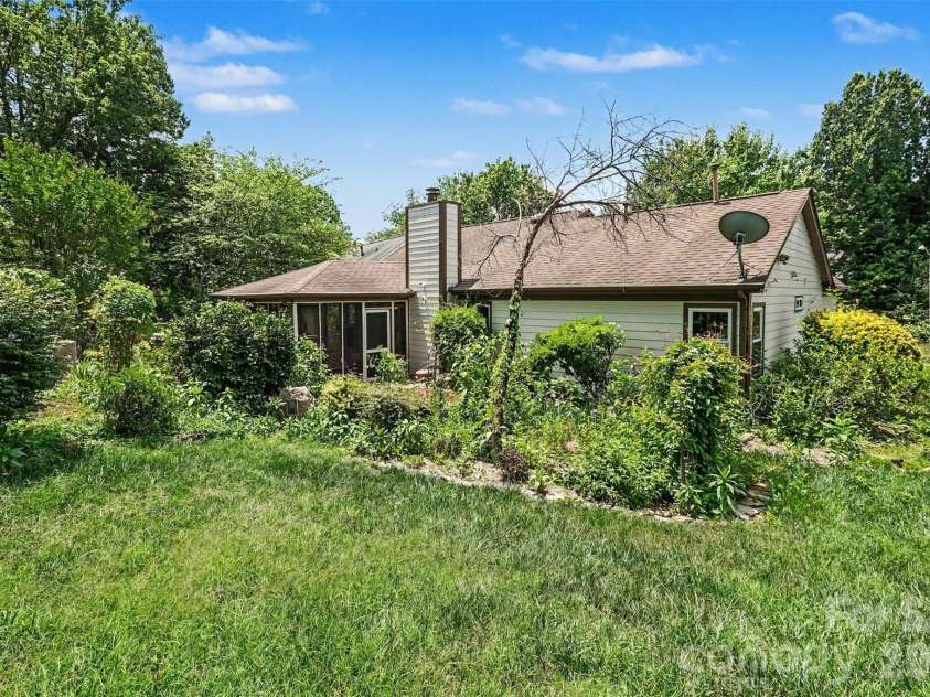 9330 Oren Thompson Road, Charlotte, NC 28213.  MLS# CAR4395111, YatesRealty ID 32902. 