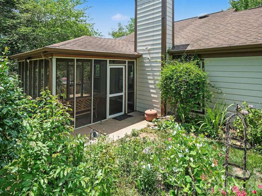 9330 Oren Thompson Road, Charlotte, NC 28213.  MLS# CAR4395111, YatesRealty ID 32902. 
