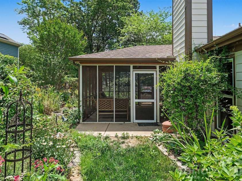 9330 Oren Thompson Road, Charlotte, NC 28213.  MLS# CAR4395111, YatesRealty ID 32902. 