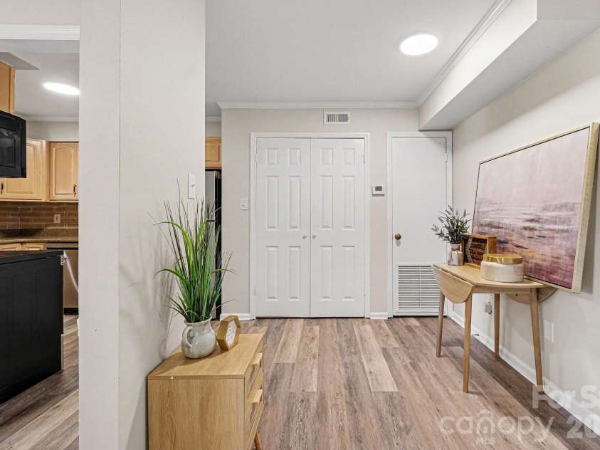 2235 Rexford Road, Charlotte, NC 28211.  MLS# CAR4389774, YatesRealty ID 32904. Dining Area