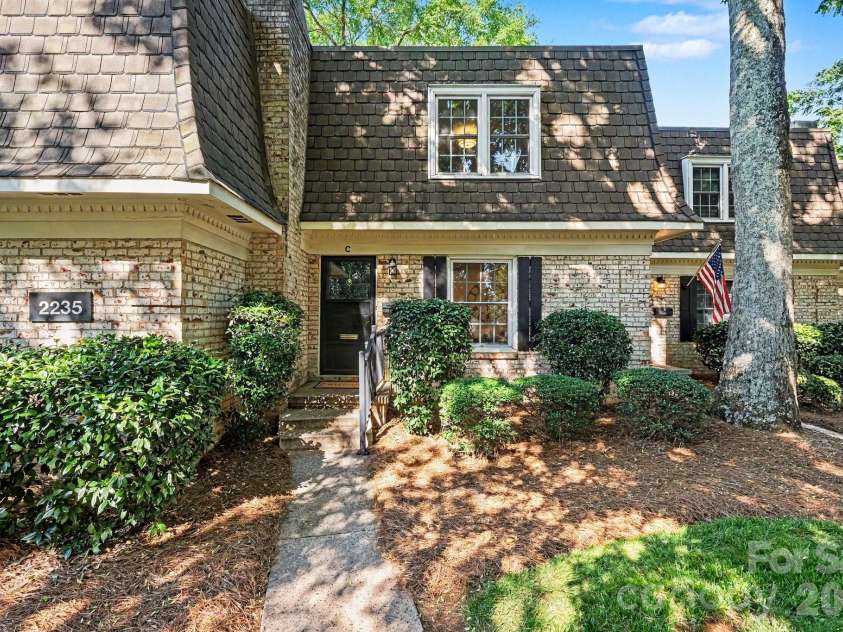 2235 Rexford Road, Charlotte, NC 28211.  MLS# CAR4389774, YatesRealty ID 32904. Front Entry