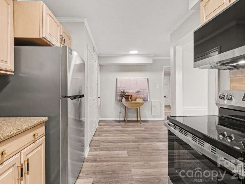 2235 Rexford Road, Charlotte, NC 28211.  MLS# CAR4389774, YatesRealty ID 32904. Kitchen