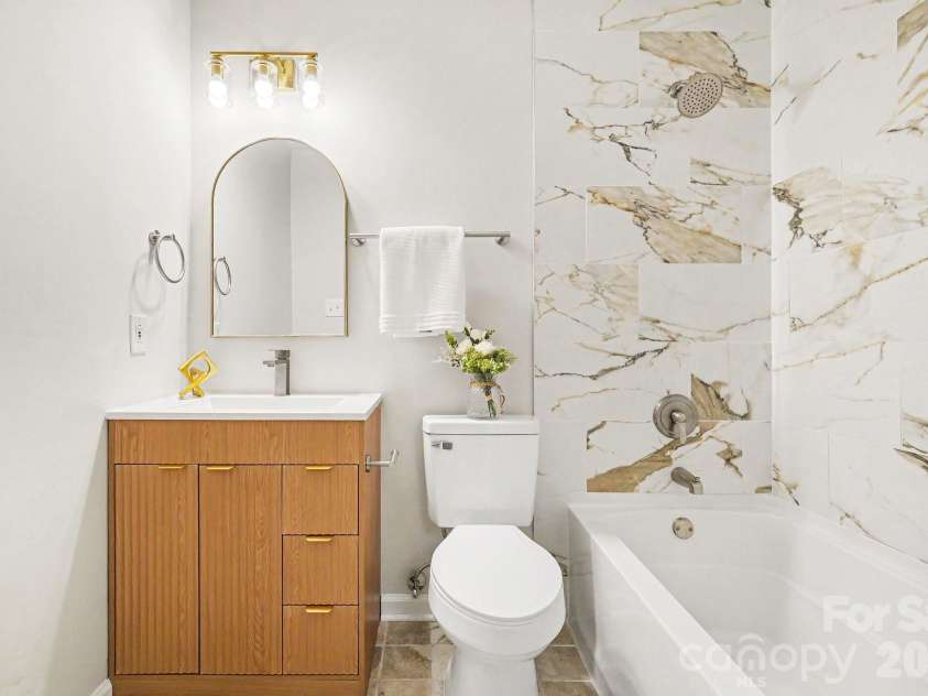 2235 Rexford Road, Charlotte, NC 28211.  MLS# CAR4389774, YatesRealty ID 32904. Primary Bathroom
