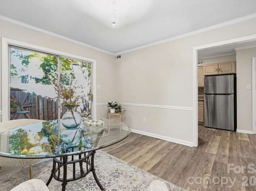 2235 Rexford Road, Charlotte, NC 28211.  MLS# CAR4389774, YatesRealty ID 32904. Sitting Room