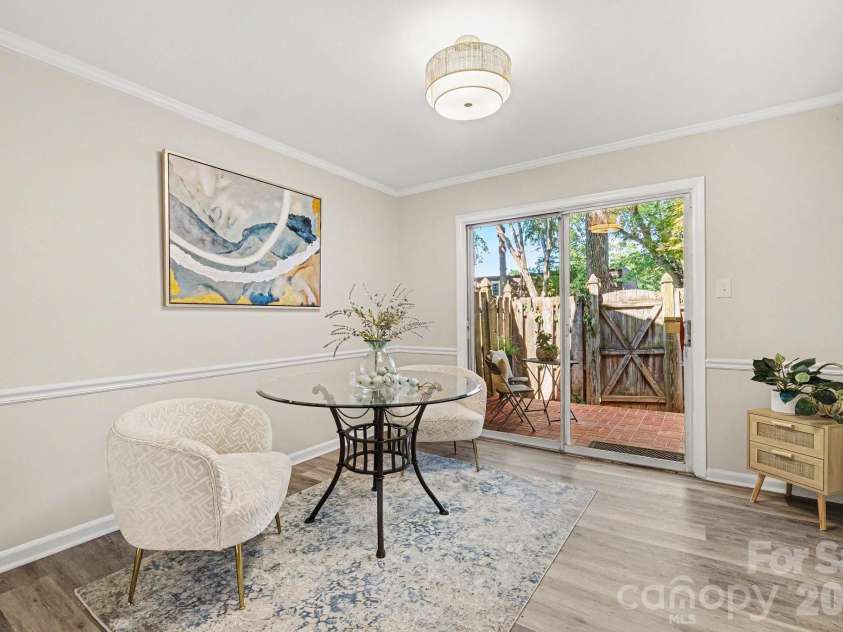 2235 Rexford Road, Charlotte, NC 28211.  MLS# CAR4389774, YatesRealty ID 32904. Sitting Room