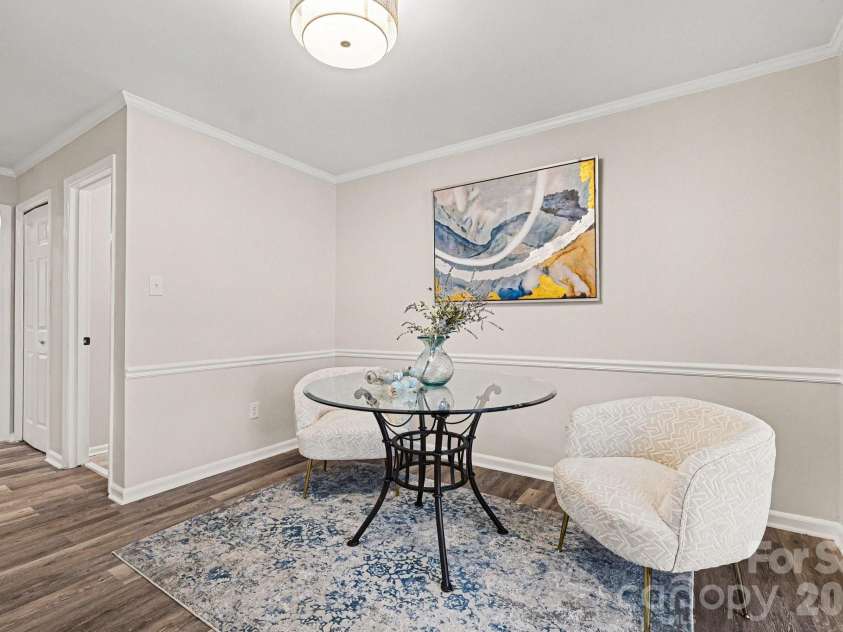 2235 Rexford Road, Charlotte, NC 28211.  MLS# CAR4389774, YatesRealty ID 32904. Sitting Room