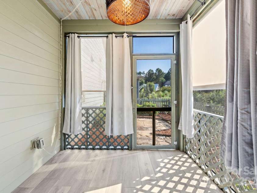 45 Verde Drive, Asheville, NC 28806.  MLS# CAR4285067, YatesRealty ID 32904. 