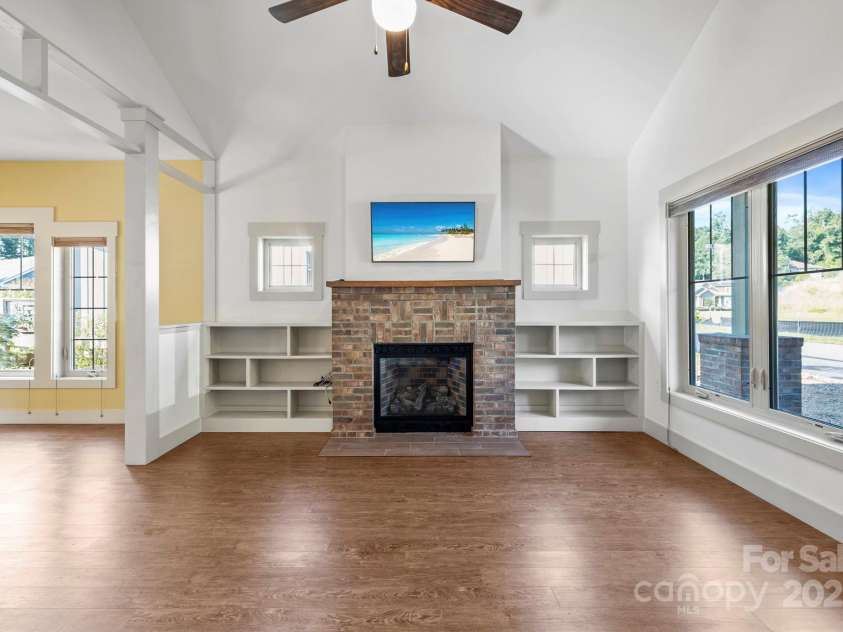 45 Verde Drive, Asheville, NC 28806.  MLS# CAR4285067, YatesRealty ID 32904. 