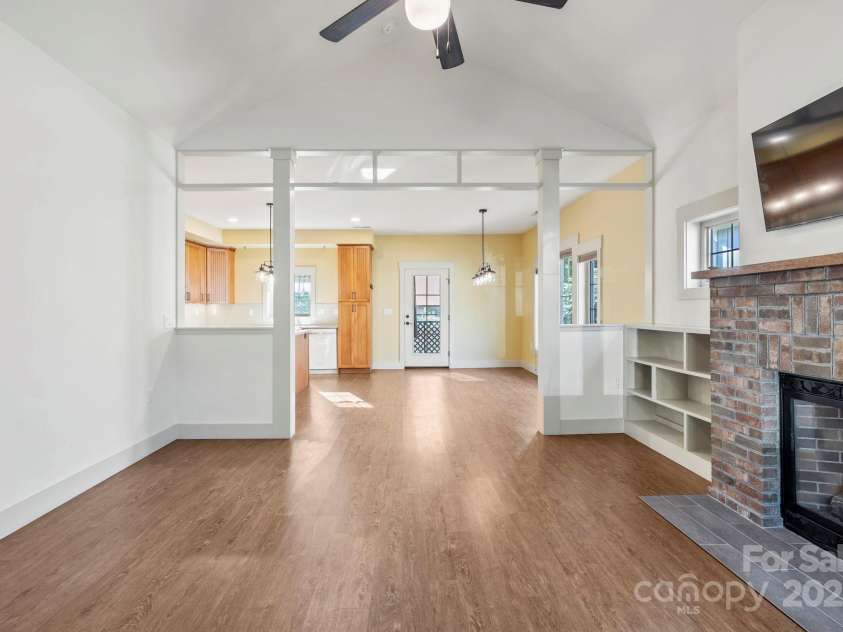 45 Verde Drive, Asheville, NC 28806.  MLS# CAR4285067, YatesRealty ID 32904. 