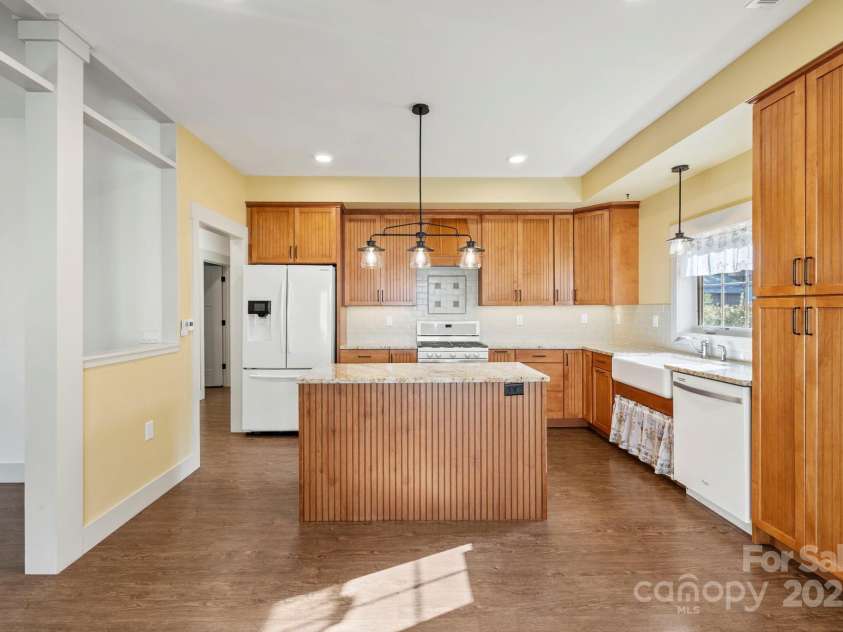 45 Verde Drive, Asheville, NC 28806.  MLS# CAR4285067, YatesRealty ID 32904. 