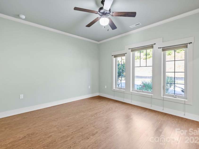 45 Verde Drive, Asheville, NC 28806.  MLS# CAR4285067, YatesRealty ID 32904. 