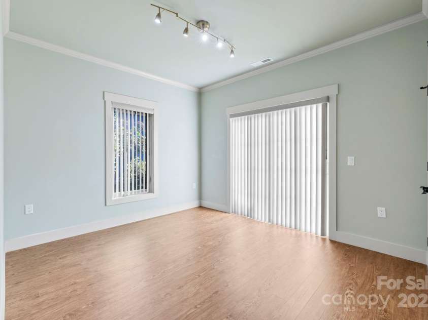 45 Verde Drive, Asheville, NC 28806.  MLS# CAR4285067, YatesRealty ID 32904. 