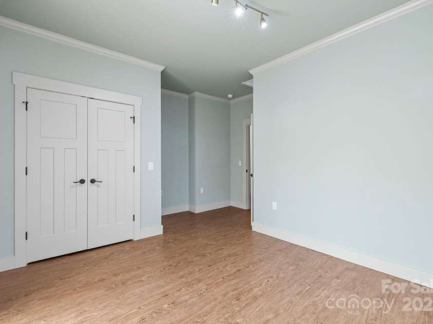 45 Verde Drive, Asheville, NC 28806.  MLS# CAR4285067, YatesRealty ID 32904. 