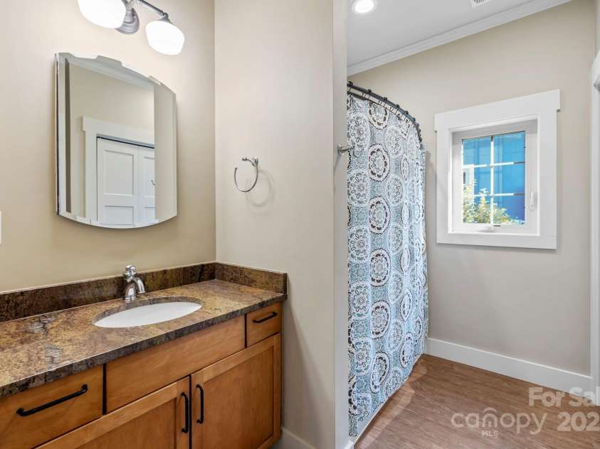 45 Verde Drive, Asheville, NC 28806.  MLS# CAR4285067, YatesRealty ID 32904. 