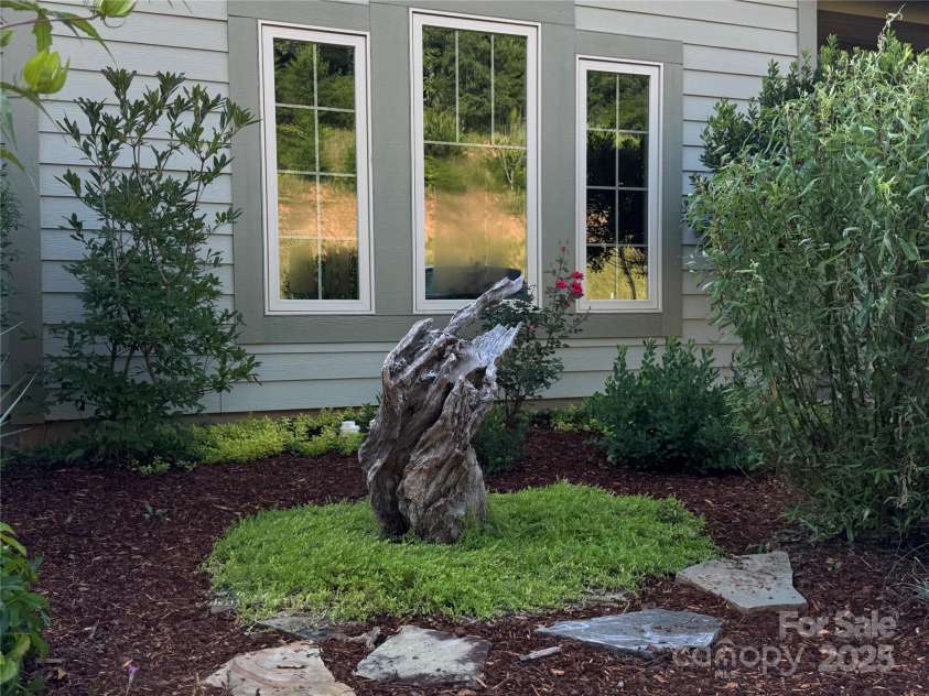 45 Verde Drive, Asheville, NC 28806.  MLS# CAR4285067, YatesRealty ID 32904. 