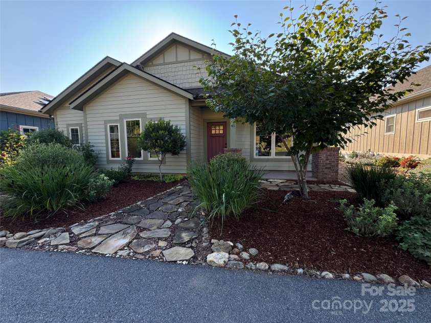 45 Verde Drive, Asheville, NC 28806.  MLS# CAR4285067, YatesRealty ID 32904. 