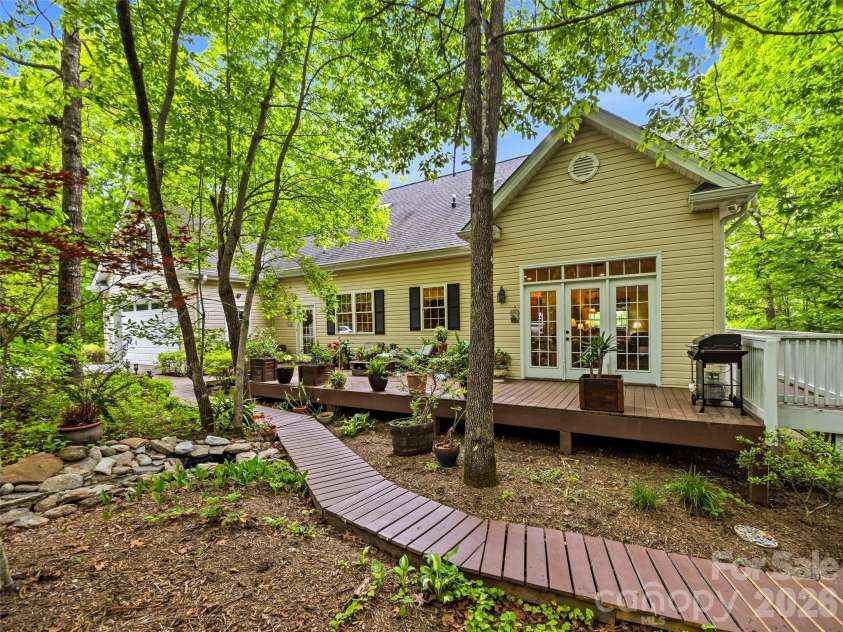29 Panther Ridge Road, Brevard, NC 28712.  MLS# CAR4380479, YatesRealty ID 32906. 