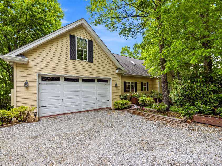 29 Panther Ridge Road, Brevard, NC 28712.  MLS# CAR4380479, YatesRealty ID 32906. 