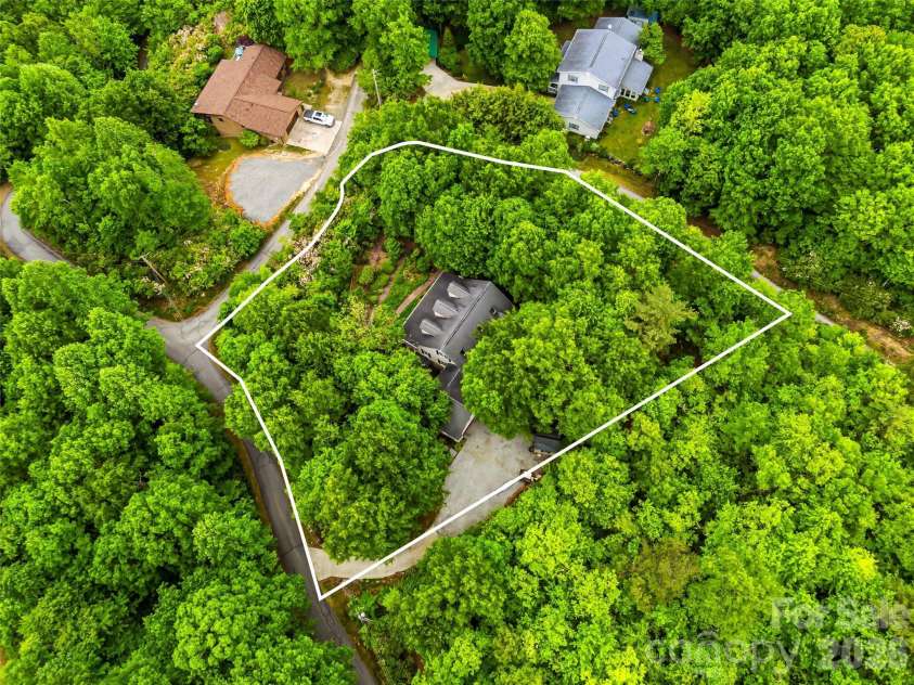 29 Panther Ridge Road, Brevard, NC 28712.  MLS# CAR4380479, YatesRealty ID 32906. 