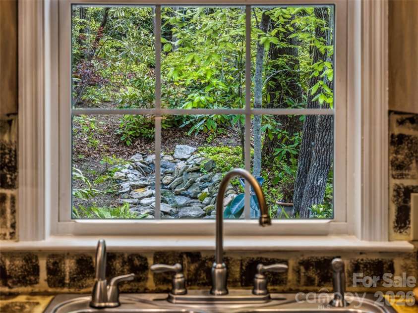 29 Panther Ridge Road, Brevard, NC 28712.  MLS# CAR4380479, YatesRealty ID 32906. 