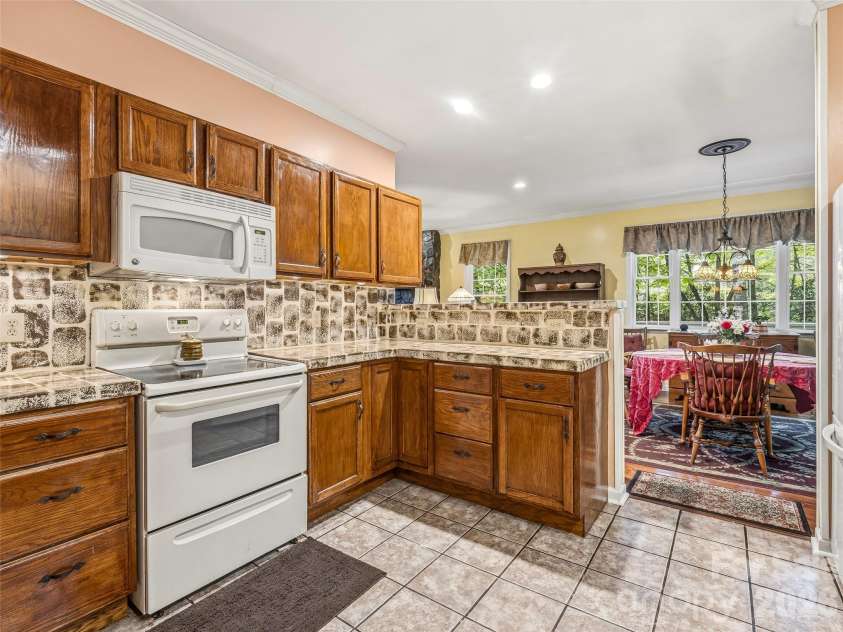 29 Panther Ridge Road, Brevard, NC 28712.  MLS# CAR4380479, YatesRealty ID 32906. 