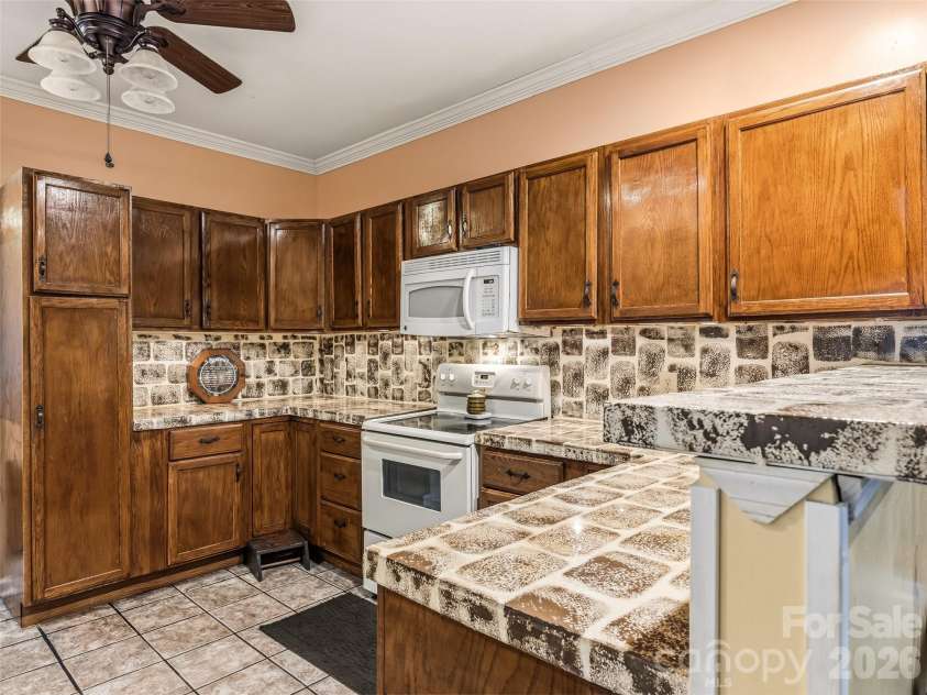 29 Panther Ridge Road, Brevard, NC 28712.  MLS# CAR4380479, YatesRealty ID 32906. 