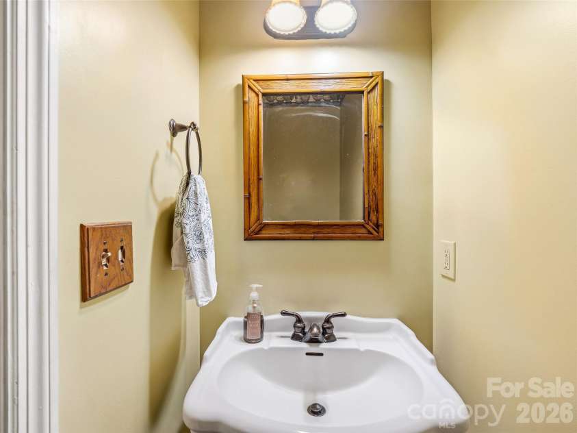 29 Panther Ridge Road, Brevard, NC 28712.  MLS# CAR4380479, YatesRealty ID 32906. 