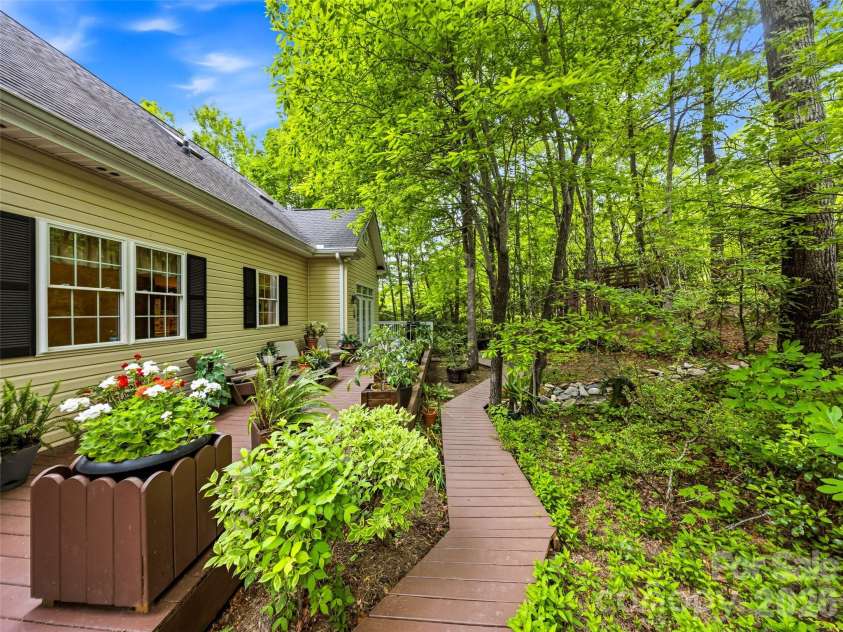 29 Panther Ridge Road, Brevard, NC 28712.  MLS# CAR4380479, YatesRealty ID 32906. 