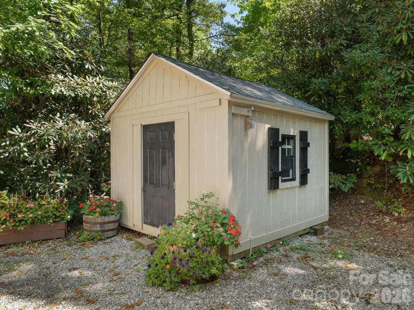 29 Panther Ridge Road, Brevard, NC 28712.  MLS# CAR4421618, YatesRealty ID 32906. 