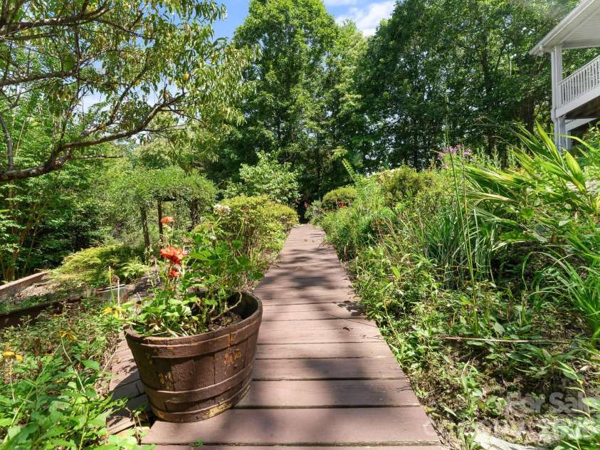 29 Panther Ridge Road, Brevard, NC 28712.  MLS# CAR4421618, YatesRealty ID 32906. 