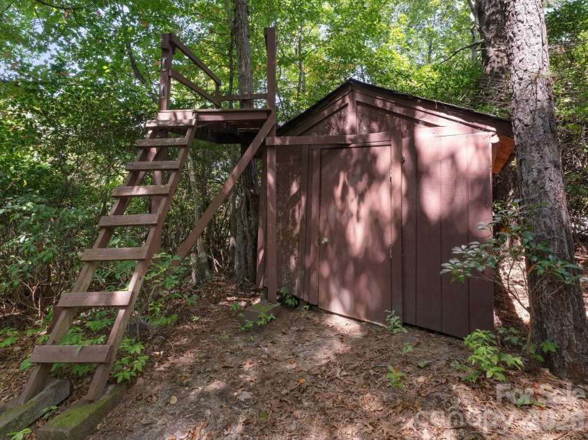 29 Panther Ridge Road, Brevard, NC 28712.  MLS# CAR4421618, YatesRealty ID 32906. 