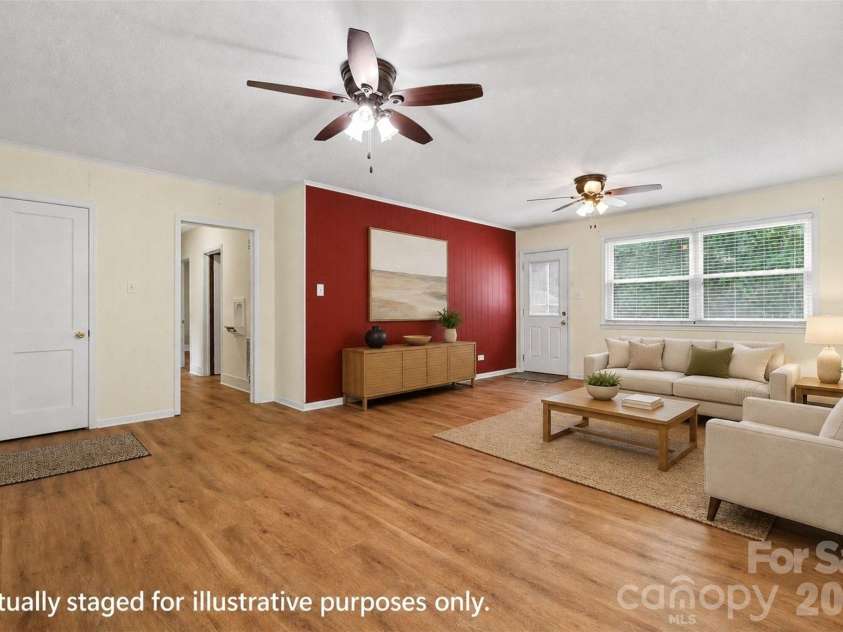217 Oakwood Avenue, York, SC 29745.  MLS# CAR4394029, YatesRealty ID 32907. 