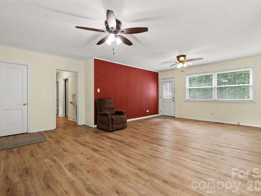 217 Oakwood Avenue, York, SC 29745.  MLS# CAR4394029, YatesRealty ID 32907. 