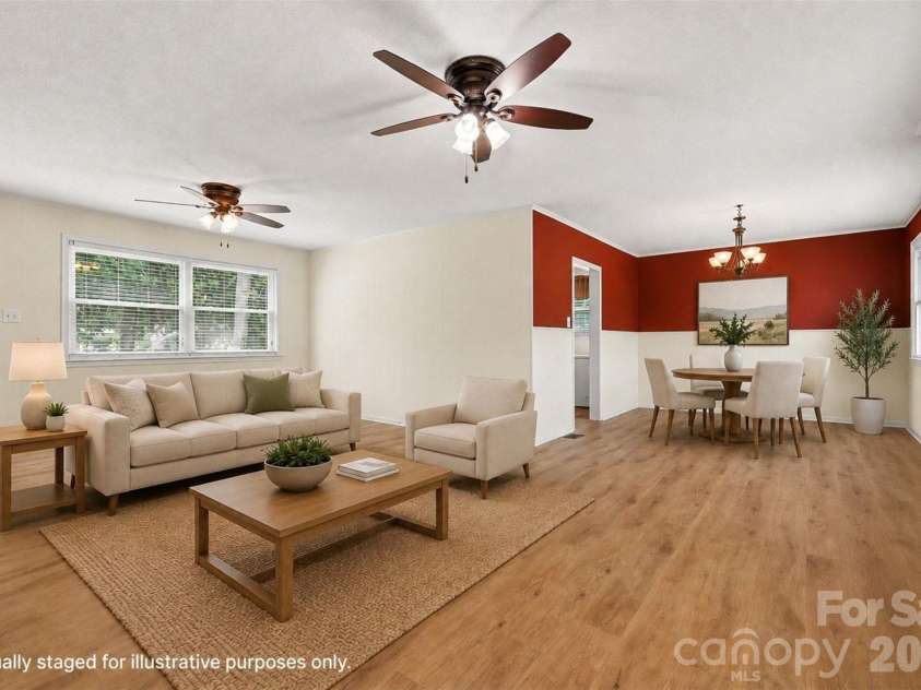 217 Oakwood Avenue, York, SC 29745.  MLS# CAR4394029, YatesRealty ID 32907. 