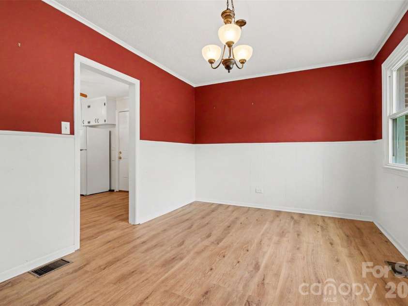 217 Oakwood Avenue, York, SC 29745.  MLS# CAR4394029, YatesRealty ID 32907. 