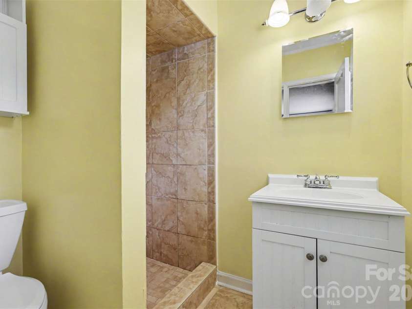 217 Oakwood Avenue, York, SC 29745.  MLS# CAR4394029, YatesRealty ID 32907. 