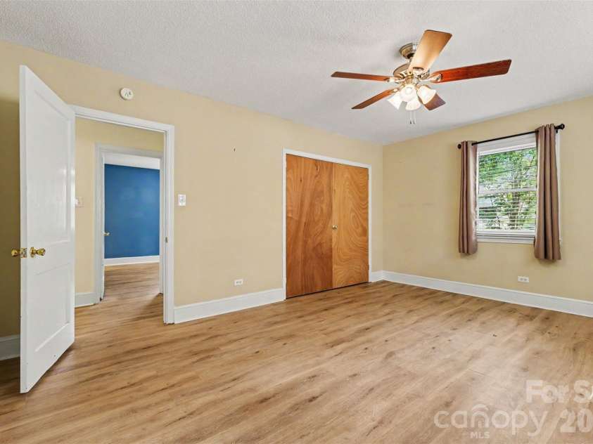 217 Oakwood Avenue, York, SC 29745.  MLS# CAR4394029, YatesRealty ID 32907. 