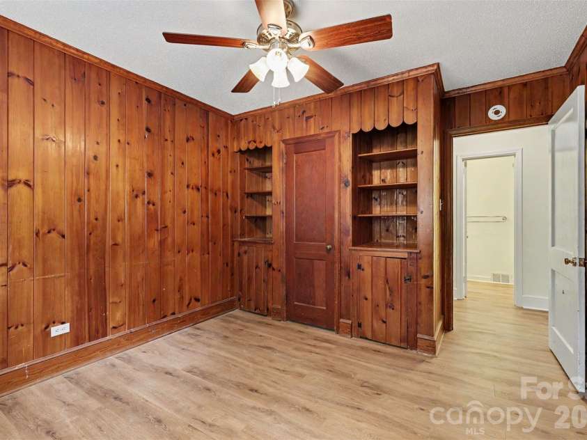 217 Oakwood Avenue, York, SC 29745.  MLS# CAR4394029, YatesRealty ID 32907. 