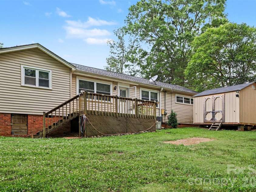217 Oakwood Avenue, York, SC 29745.  MLS# CAR4394029, YatesRealty ID 32907. 
