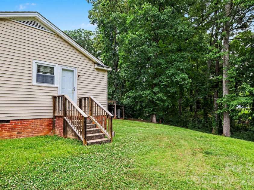 217 Oakwood Avenue, York, SC 29745.  MLS# CAR4394029, YatesRealty ID 32907. 
