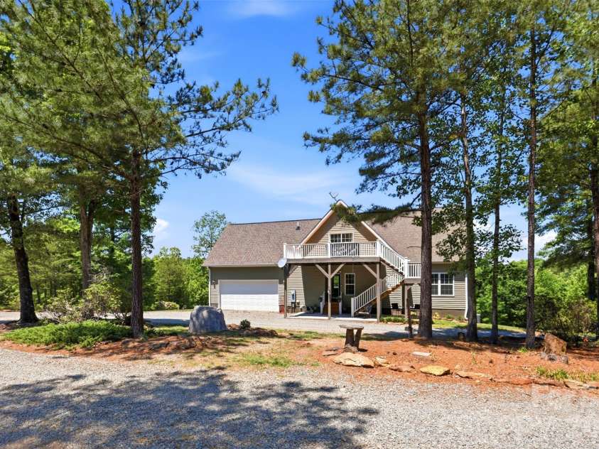 631 Sedona Drive, Nebo, NC 28761.  MLS# CAR4380400, YatesRealty ID 32909. 