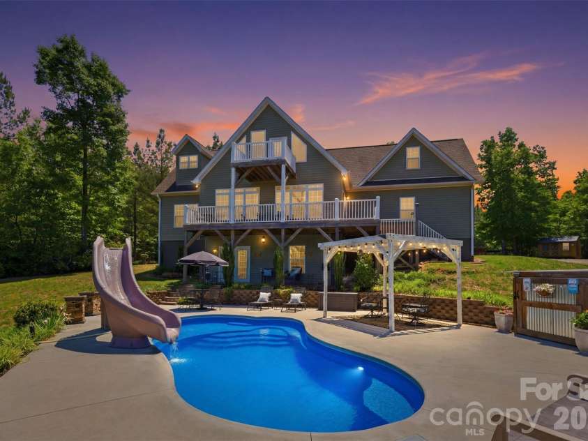 631 Sedona Drive, Nebo, NC 28761.  MLS# CAR4380400, YatesRealty ID 32909. 