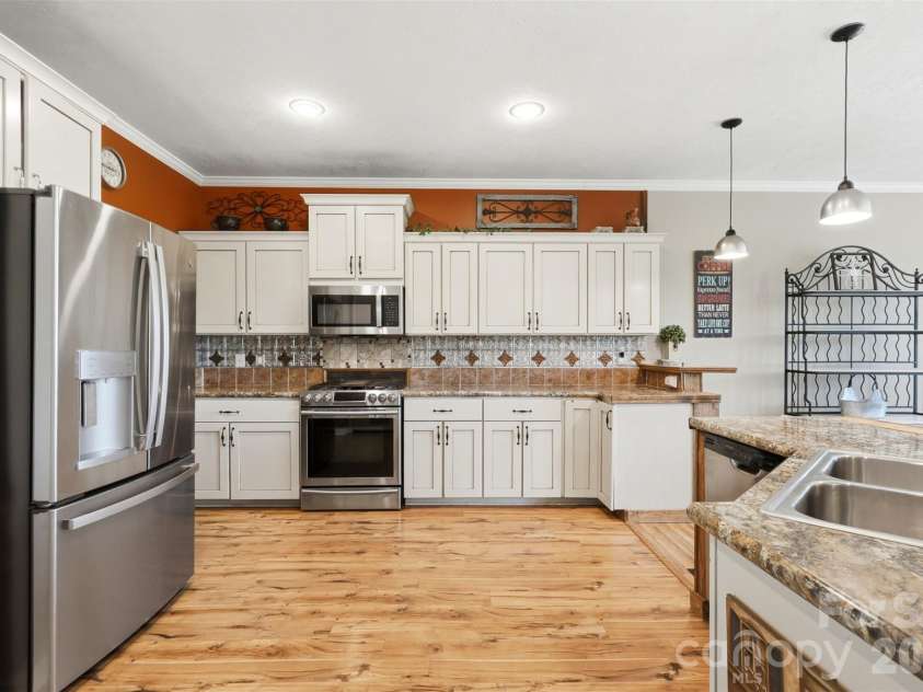 631 Sedona Drive, Nebo, NC 28761.  MLS# CAR4380400, YatesRealty ID 32909. 