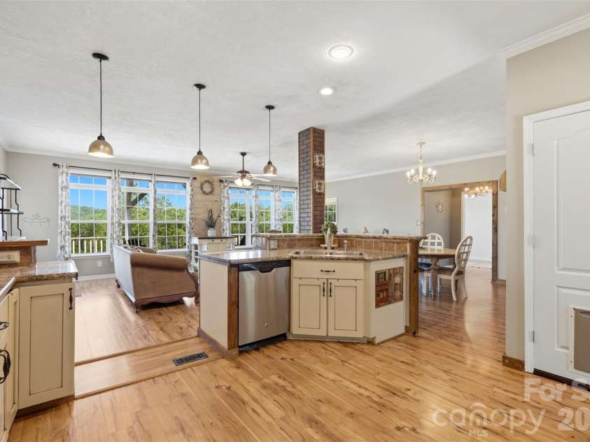 631 Sedona Drive, Nebo, NC 28761.  MLS# CAR4380400, YatesRealty ID 32909. 