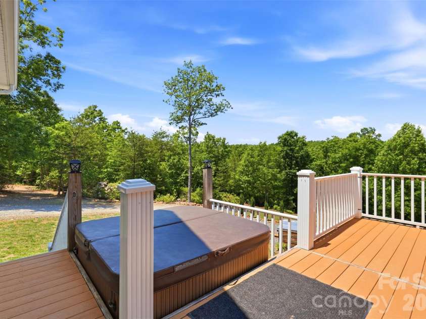 631 Sedona Drive, Nebo, NC 28761.  MLS# CAR4380400, YatesRealty ID 32909. 