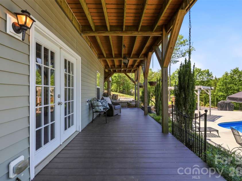 631 Sedona Drive, Nebo, NC 28761.  MLS# CAR4380400, YatesRealty ID 32909. 