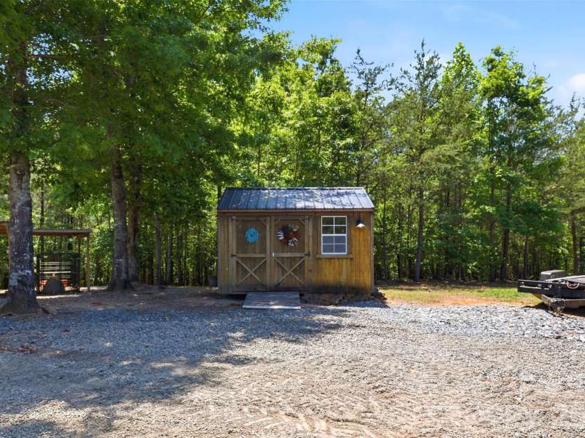 631 Sedona Drive, Nebo, NC 28761.  MLS# CAR4380400, YatesRealty ID 32909. 