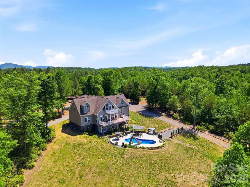 631 Sedona Drive, Nebo, NC 28761.  MLS# CAR4380400, YatesRealty ID 32909. 