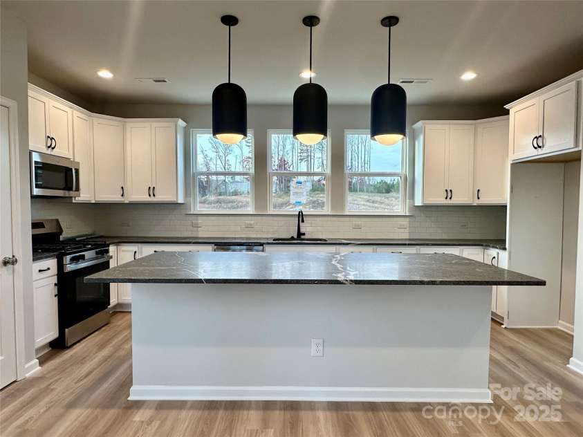 234 Ferebee Place, Charlotte, NC 28213.  MLS# CAR4322640, YatesRealty ID 3291. Kitchen